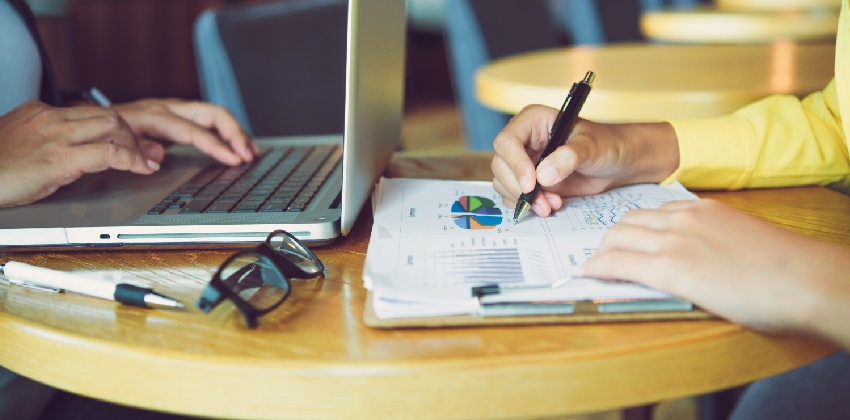 Consultant managing MCA credit transfer mapping, Diagram of fast-track academic credit transfer process for IT students